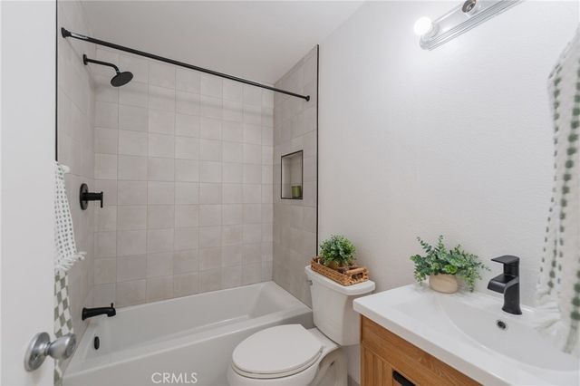 19760 Kingswood, Huntington Beach, CA 92646