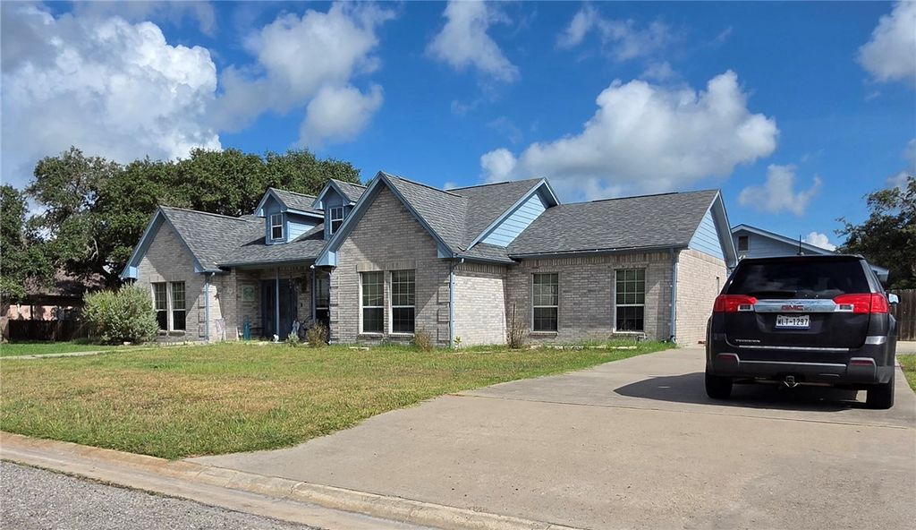 111 Paso Madera, Rockport, TX 78382 — photo 2