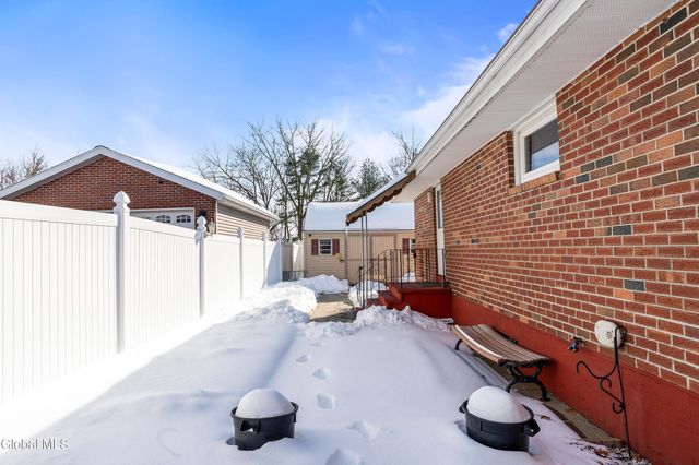 4 Bechard Lane, Waterford, NY 12188