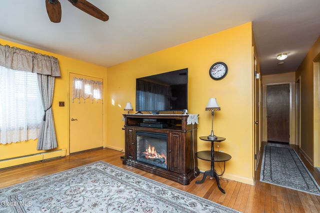 4 Bechard Lane, Waterford, NY 12188