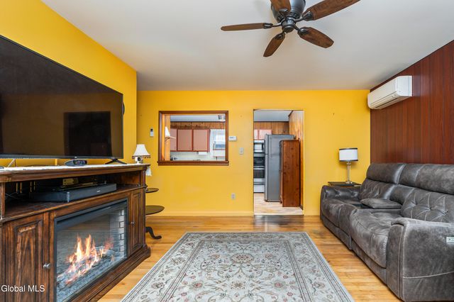 4 Bechard Lane, Waterford, NY 12188