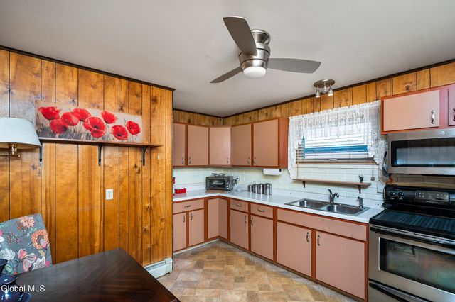 4 Bechard Lane, Waterford, NY 12188