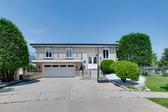 724 N PLAMONDON Drive, Addison, IL 60101