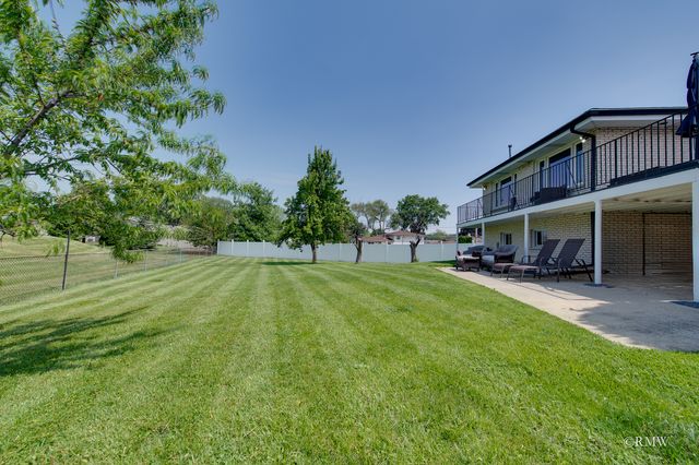 724 N PLAMONDON Drive, Addison, IL 60101