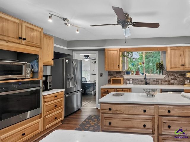 660 Forest Hill Rd, Macon, GA 31210