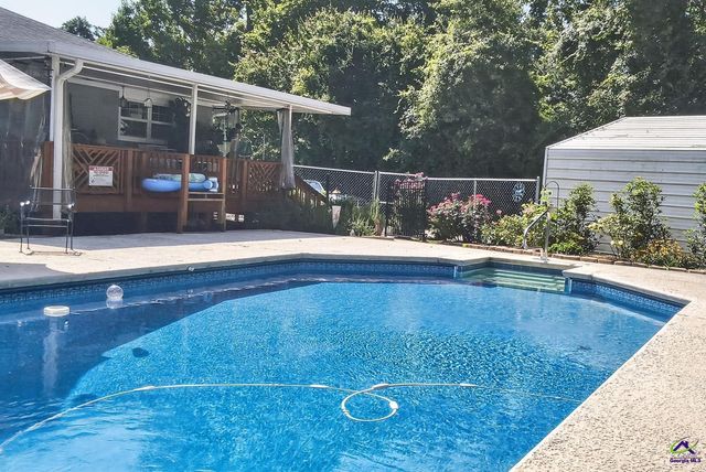 660 Forest Hill Rd, Macon, GA 31210