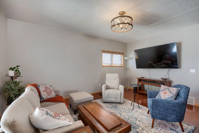 2755 Faulkner Drive, Chaska, MN 55318