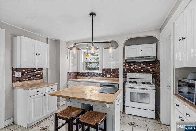 59 W Passaic Street, Maywood, NJ 07607