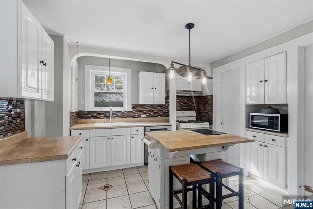 59 W Passaic Street, Maywood, NJ 07607