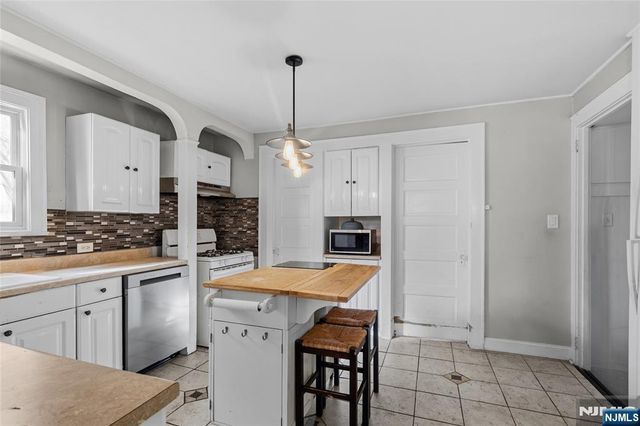 59 W Passaic Street, Maywood, NJ 07607