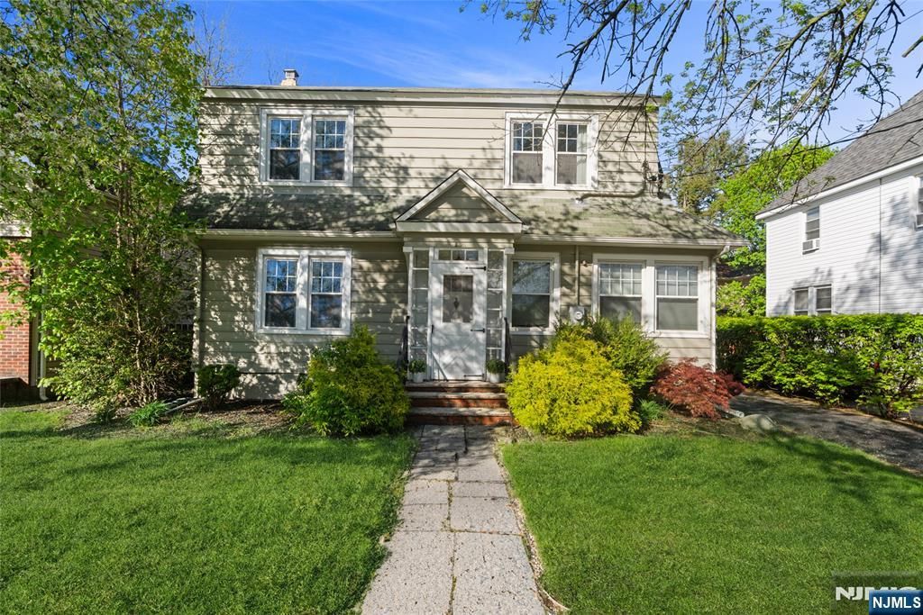 59 W Passaic Street, Maywood, NJ 07607