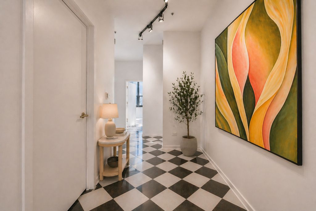 Image 16 of property listing at 130 S Canal Street 715, Chicago, IL 60606
