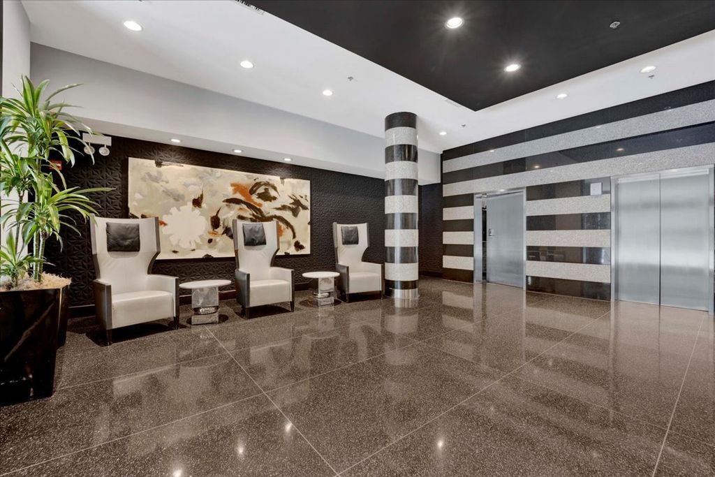 Image 22 of property listing at 130 S Canal Street 715, Chicago, IL 60606