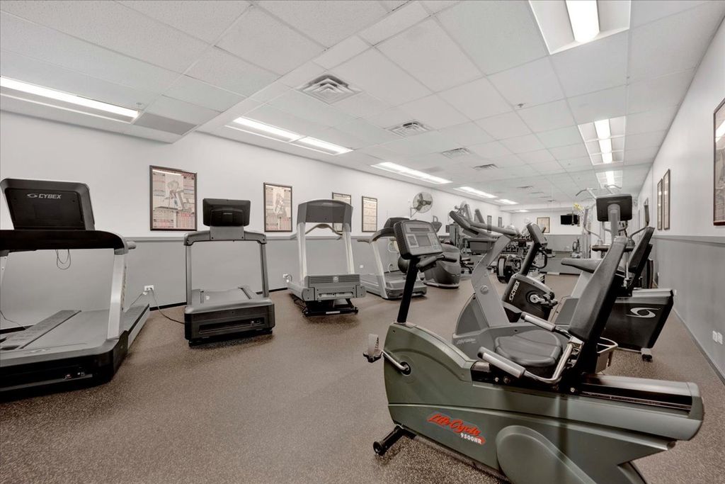 Image 23 of property listing at 130 S Canal Street 715, Chicago, IL 60606