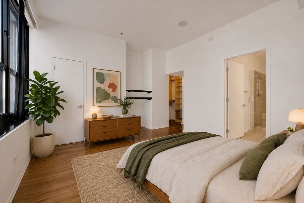 Image 10 of property listing at 130 S Canal Street 715, Chicago, IL 60606