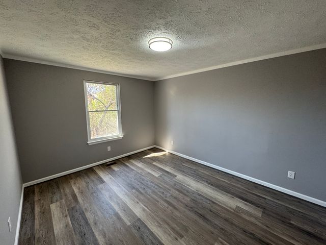 3216 Woodstock Dr, Nashville, TN 37207