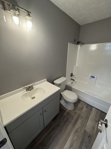 3216 Woodstock Dr, Nashville, TN 37207