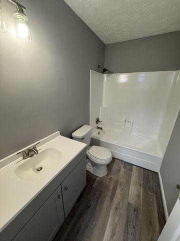 3216 Woodstock Dr, Nashville, TN 37207