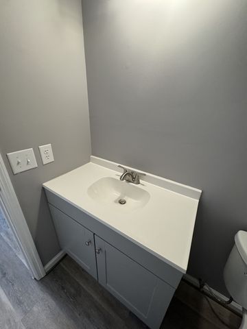 3216 Woodstock Dr, Nashville, TN 37207