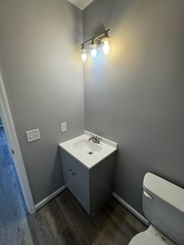 3216 Woodstock Dr, Nashville, TN 37207