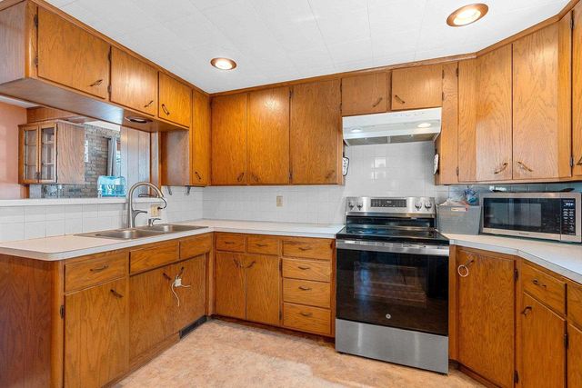 313 S MILL STREET, Hortonville, WI 54944