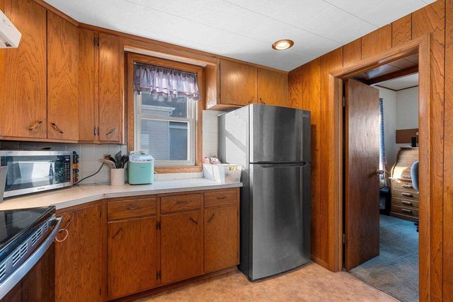 313 S MILL STREET, Hortonville, WI 54944