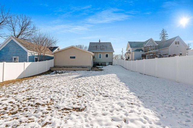 313 S MILL STREET, Hortonville, WI 54944