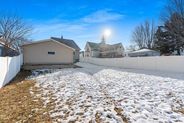 313 S MILL STREET, Hortonville, WI 54944