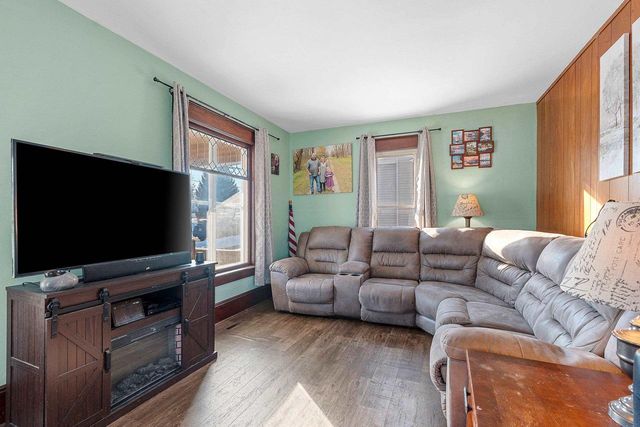 313 S MILL STREET, Hortonville, WI 54944