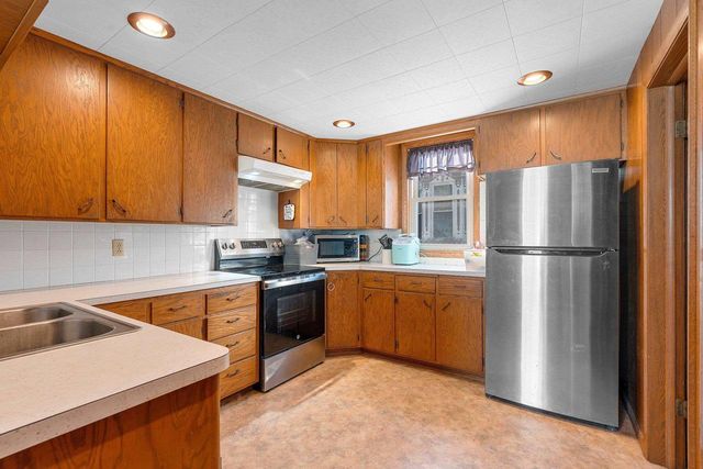 313 S MILL STREET, Hortonville, WI 54944