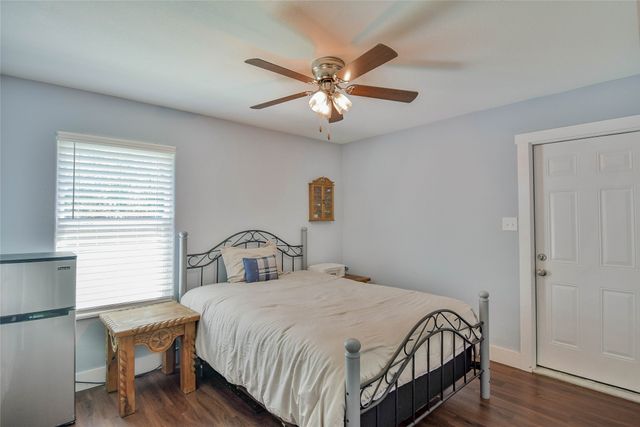 903 Comanche Cove Drive, Granbury, TX 76048