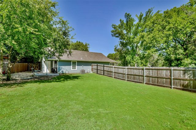903 Comanche Cove Drive, Granbury, TX 76048