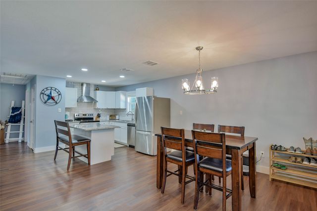 903 Comanche Cove Drive, Granbury, TX 76048