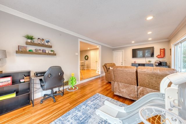 64 Somerset, Somers, CT 06071