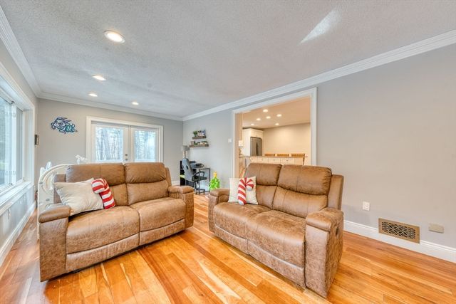 64 Somerset, Somers, CT 06071