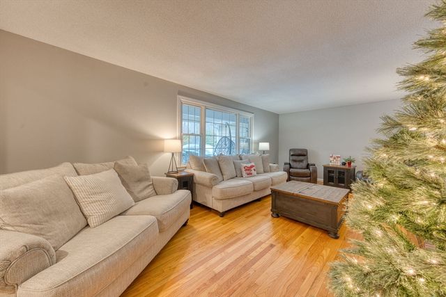 64 Somerset, Somers, CT 06071