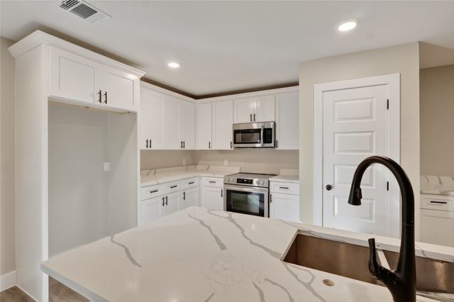 209 W 9th Street, Kemp, TX 75143