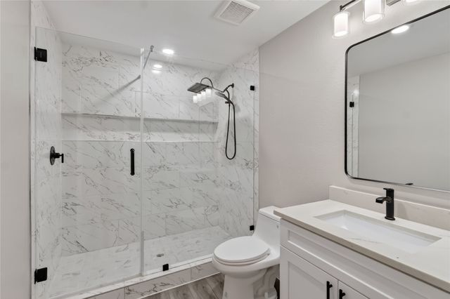 209 W 9th Street, Kemp, TX 75143