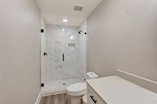 209 W 9th Street, Kemp, TX 75143
