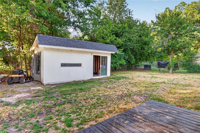 209 W 9th Street, Kemp, TX 75143