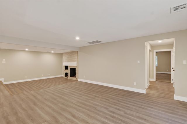 209 W 9th Street, Kemp, TX 75143