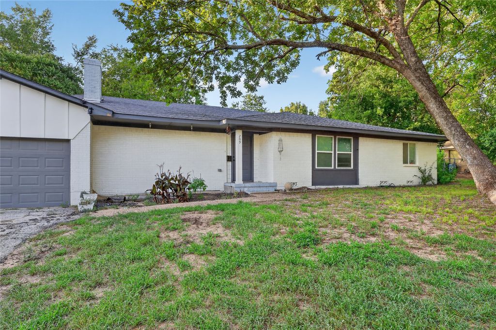 209 W 9th Street, Kemp, TX 75143