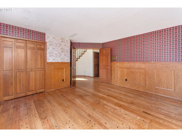 8635 Nw ASH St, Portland, OR 97229