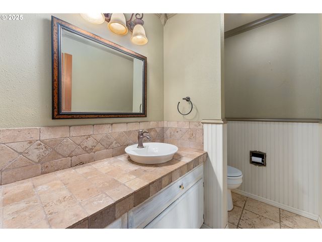 8635 Nw ASH St, Portland, OR 97229