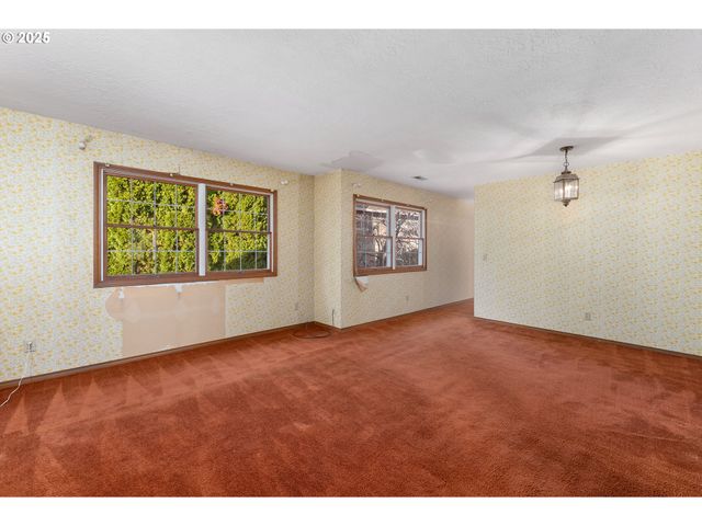 8635 Nw ASH St, Portland, OR 97229