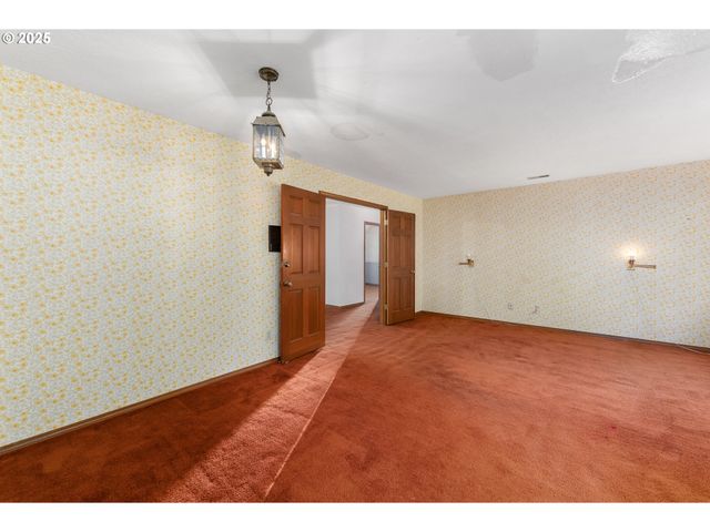 8635 Nw ASH St, Portland, OR 97229