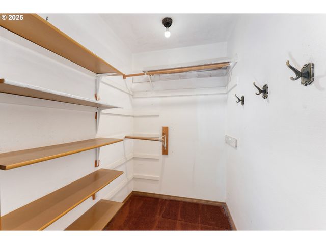 8635 Nw ASH St, Portland, OR 97229