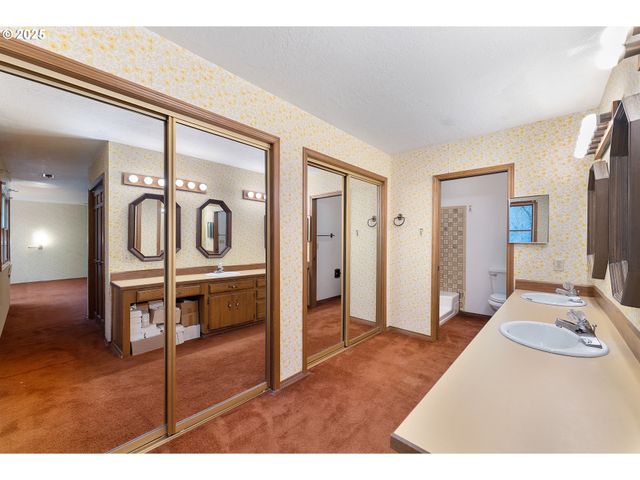 8635 Nw ASH St, Portland, OR 97229