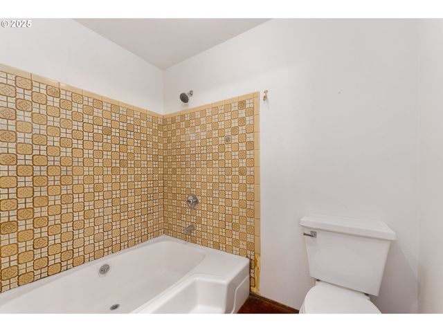 8635 Nw ASH St, Portland, OR 97229