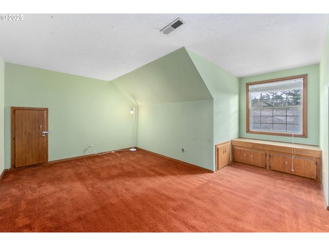 8635 Nw ASH St, Portland, OR 97229